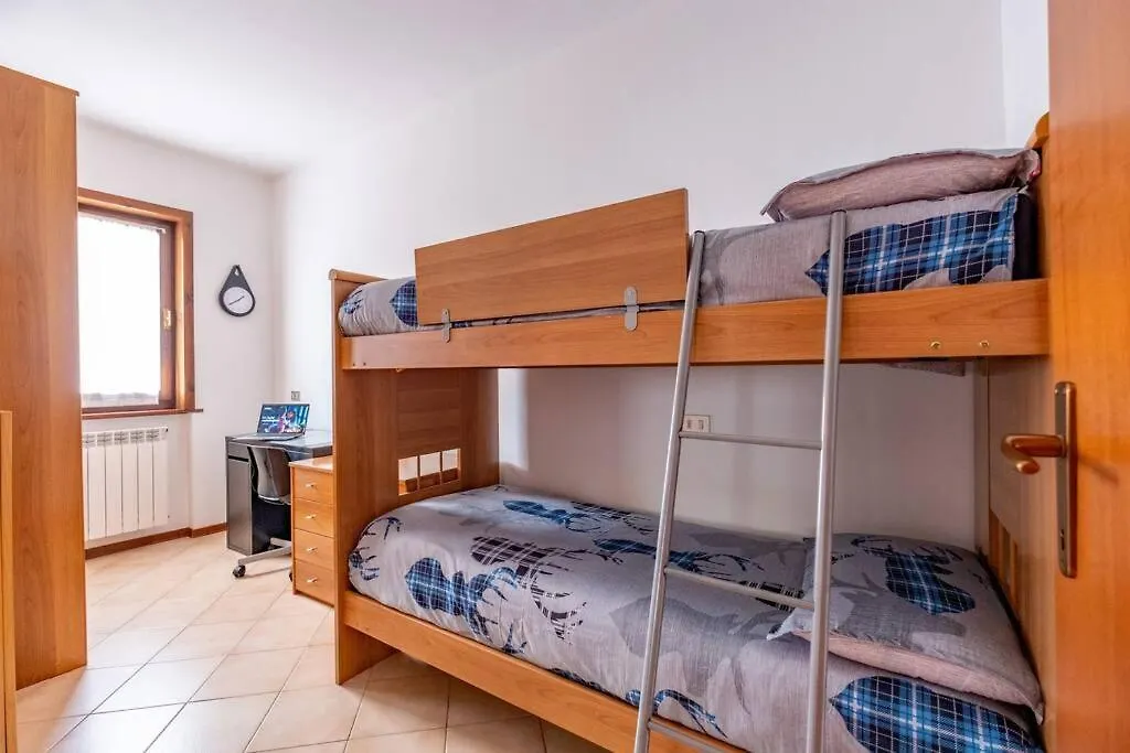 Happy Guest Apartments - Mountain Panorama Borno 0*,  Italy